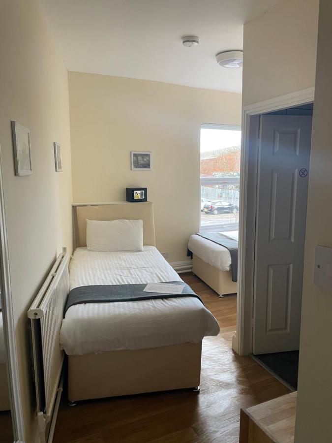 Mersey View & Pub Hotel 3*