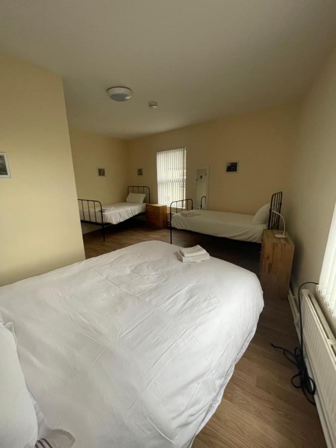 Mersey View & Pub 3*
